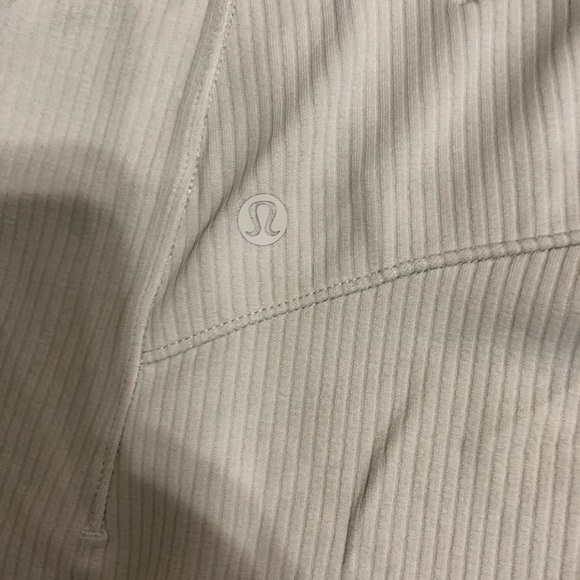 NWT Lululemon Bone Ribbed Softstreme Crop 25” High Rise Pant - Picture 7 of 7
